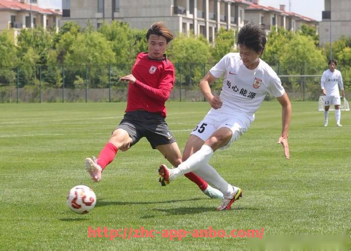 安博体育app下载-英超联赛中的Nugent球员表现及职业生涯回顾